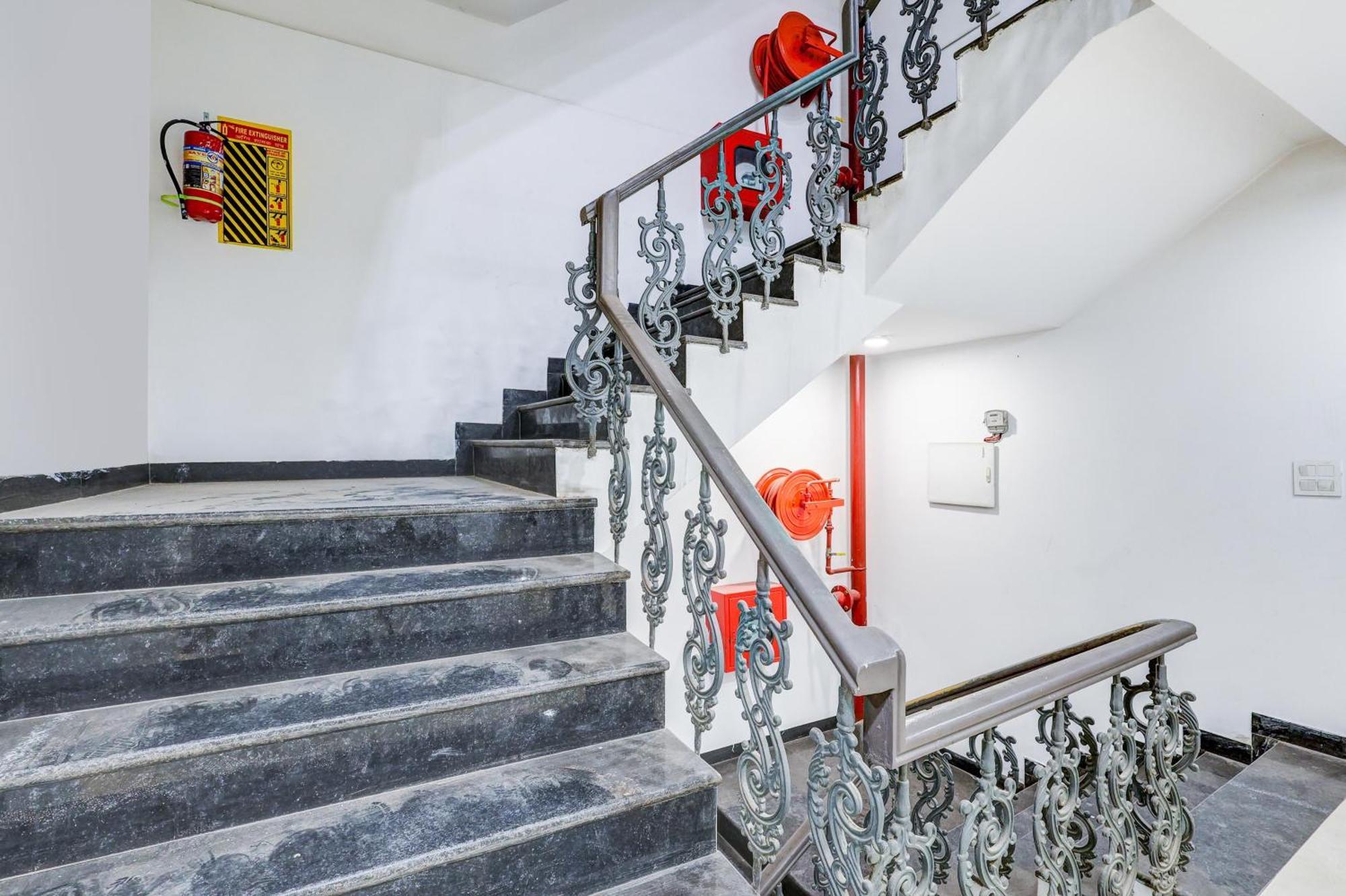 Super Collection O Shalimar Bagh Hotel เดลี ภายนอก รูปภาพ
